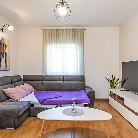 Natali By Interhome * Galižana